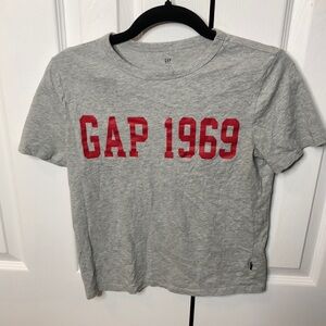 GAP kids Gray T-Shirt with Red Logo, size 10-12